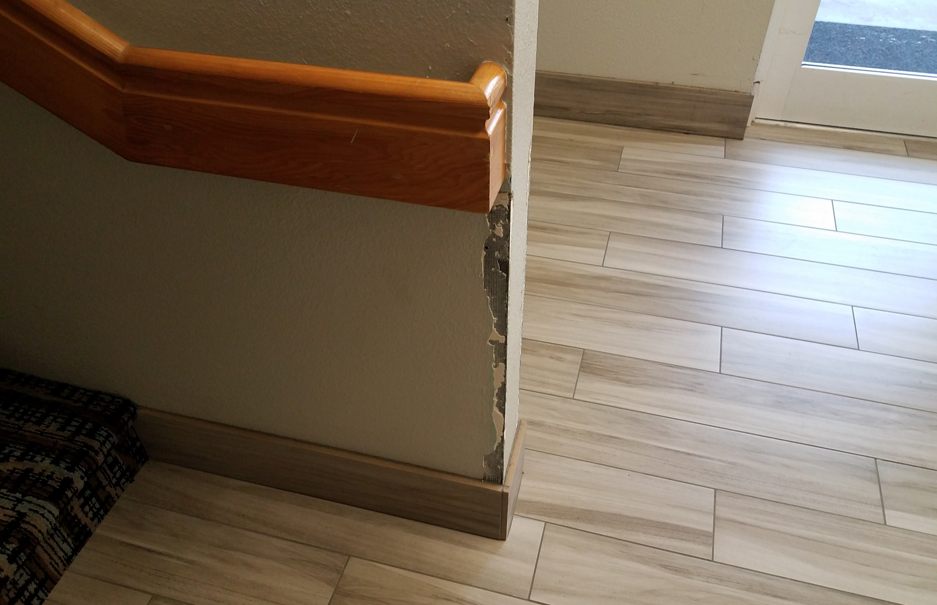 How to fix cracks and holes in walls